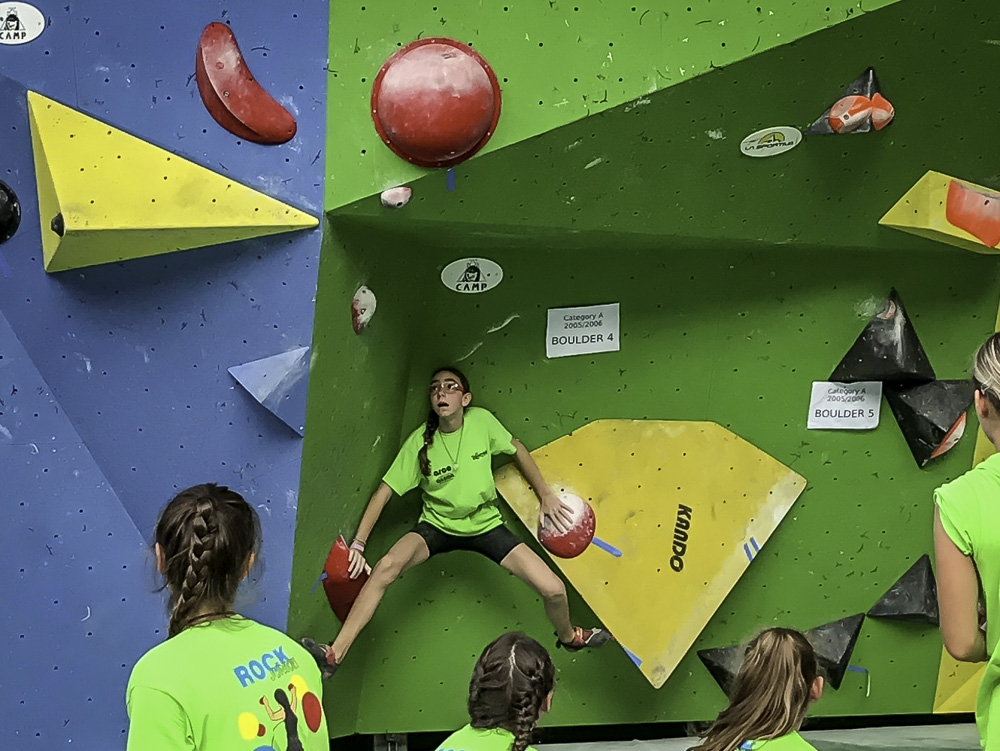12 anos e escalando muito: a participação da atleta-mirim Amanda Criscuoli no RockJunior, na Itália